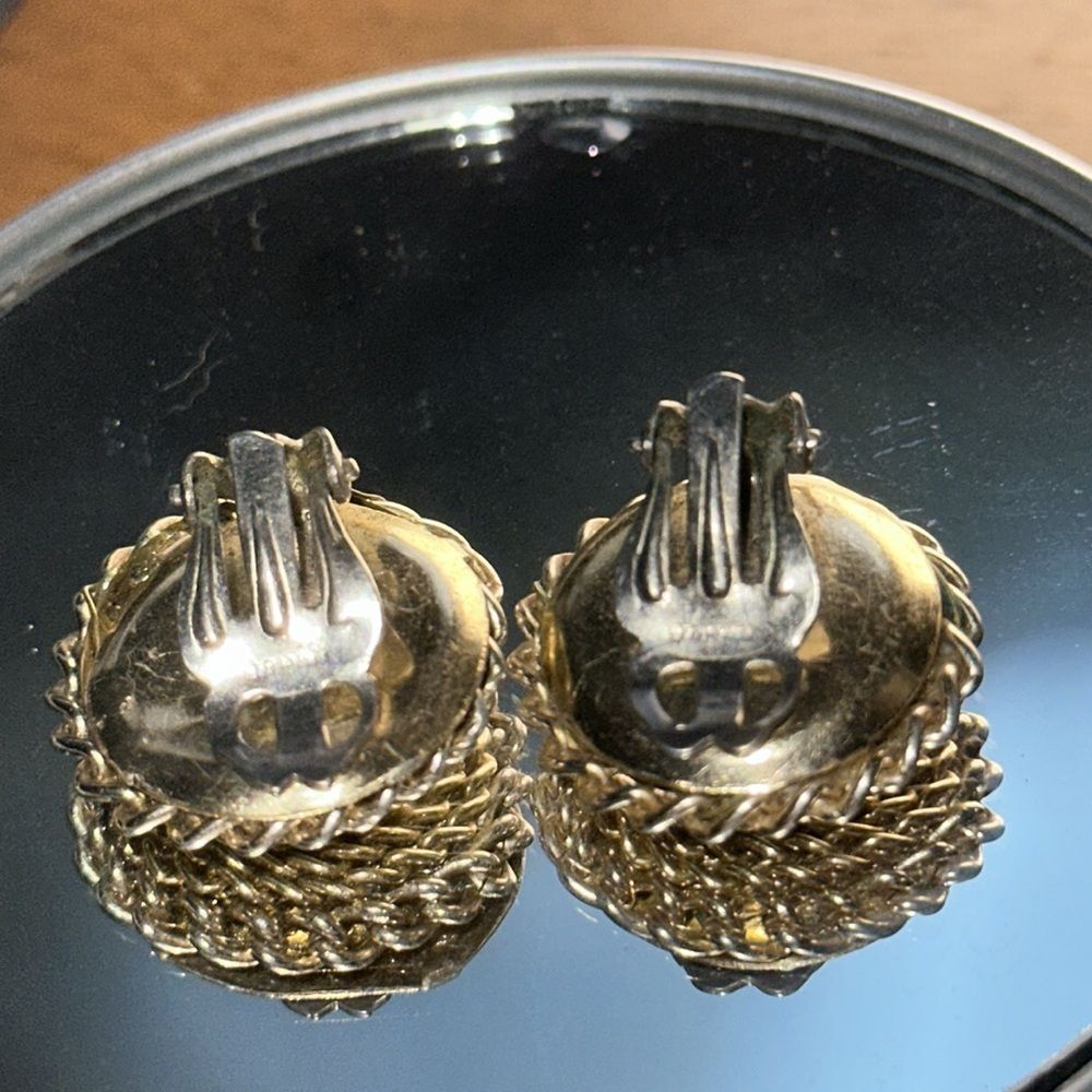 Vintage Gold Tone Spiral Chain Disc Clip on Earrings - Picture 3 of 4